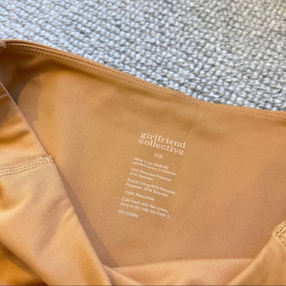 Girlfriend Collective Compressive Pocket Legging in Twig (XS) - Picture 8 of 9